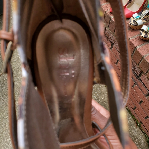 Shi by Journey Wedges - Picture 6 of 9